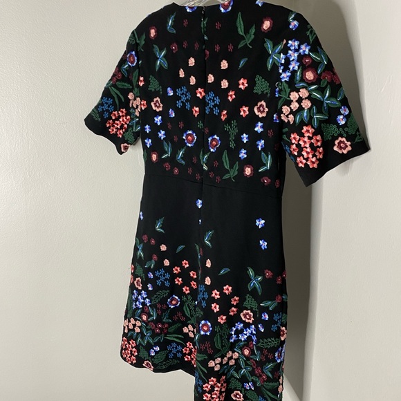 Zara Floral Embroidered Short Sleeve Dress Small - Picture 6 of 8